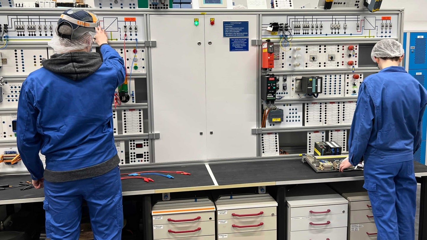 AUSBILDUNG ZUM ELEKTRONIKER FÜR BETRIEBSTECHNIK