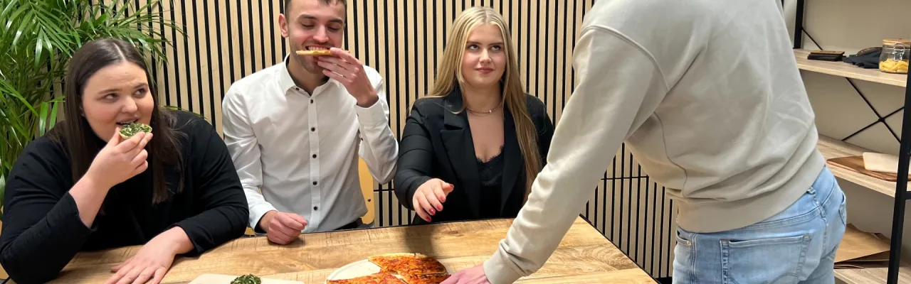 AUSBILDUNG ZUM INDUSTRIEKAUFMANN