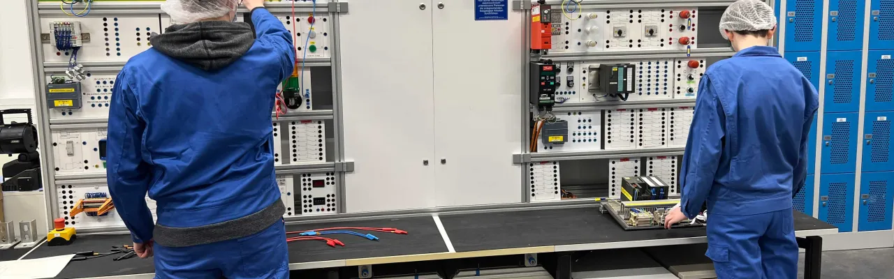 AUSBILDUNG ZUM ELEKTRONIKER FUER BETRIEBSTECHNIK
